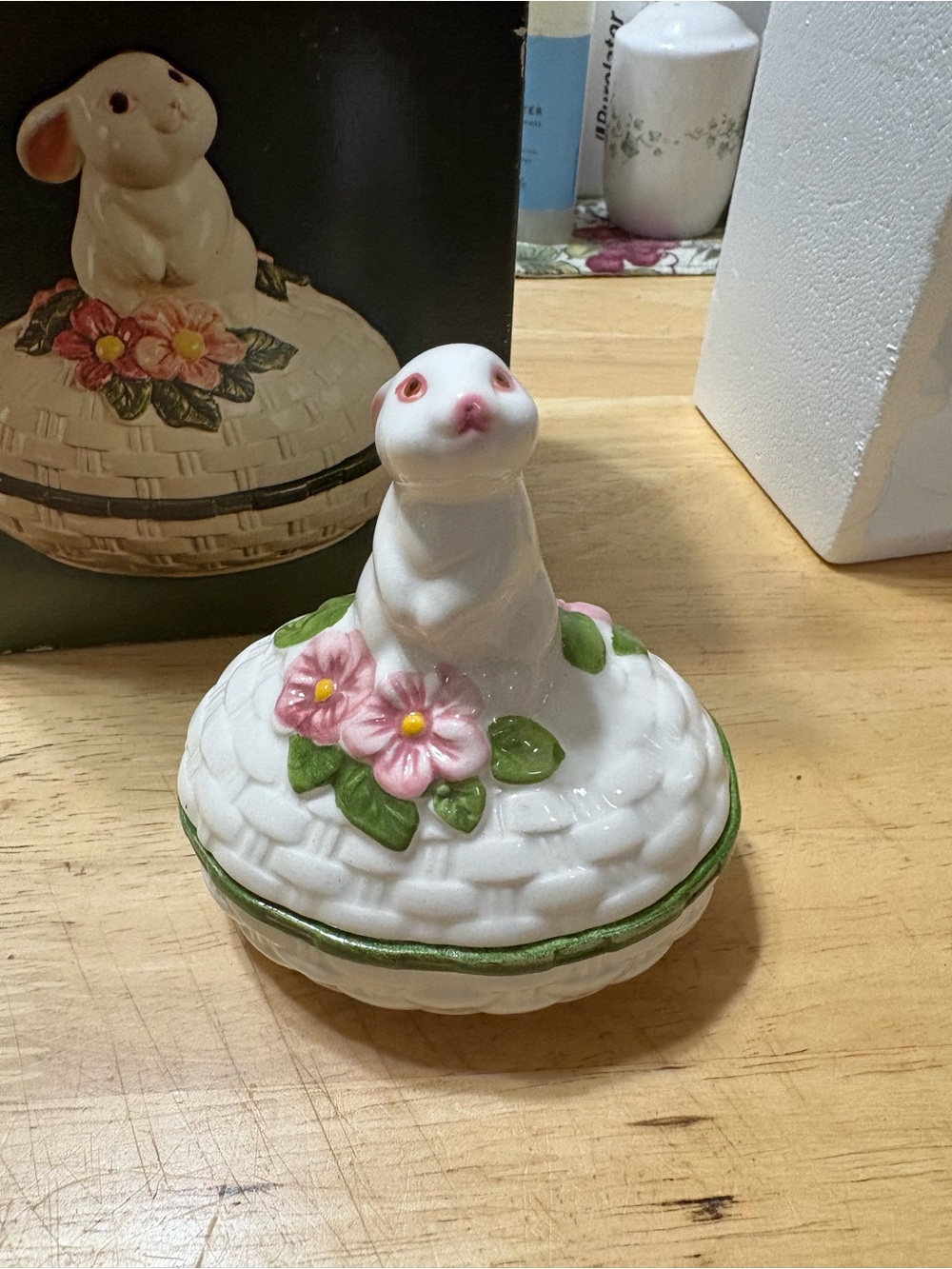Vintage 1981 Bunny Luv Avon Trinket Box